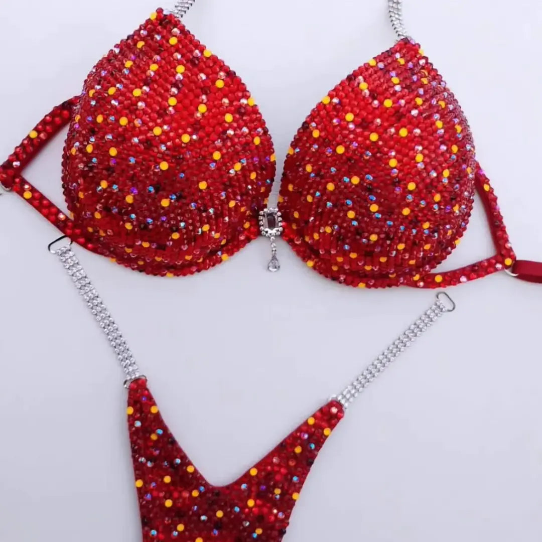 ステージで勝つために設計された 競技用ビキニ