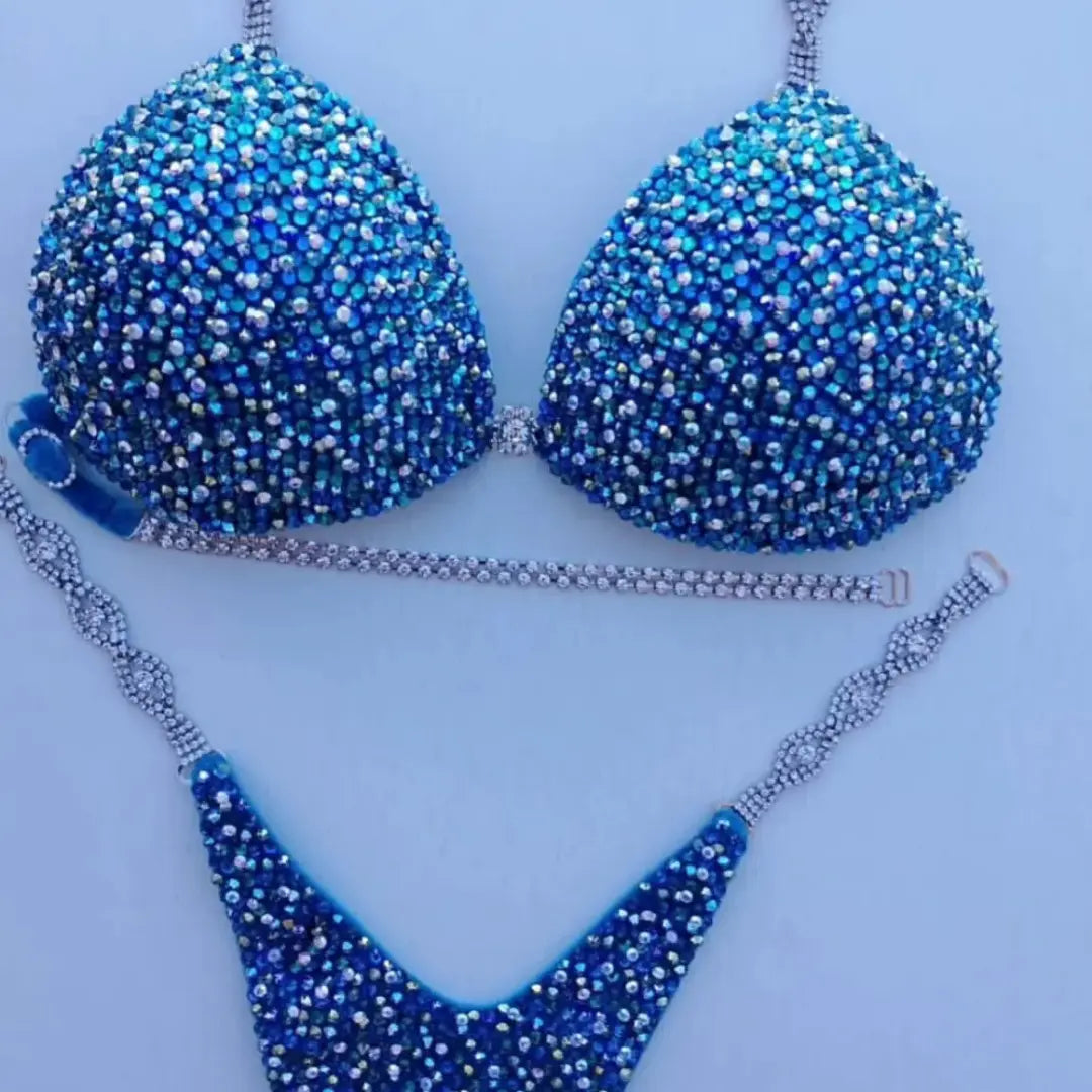 ステージで勝つために設計された 競技用ビキニ