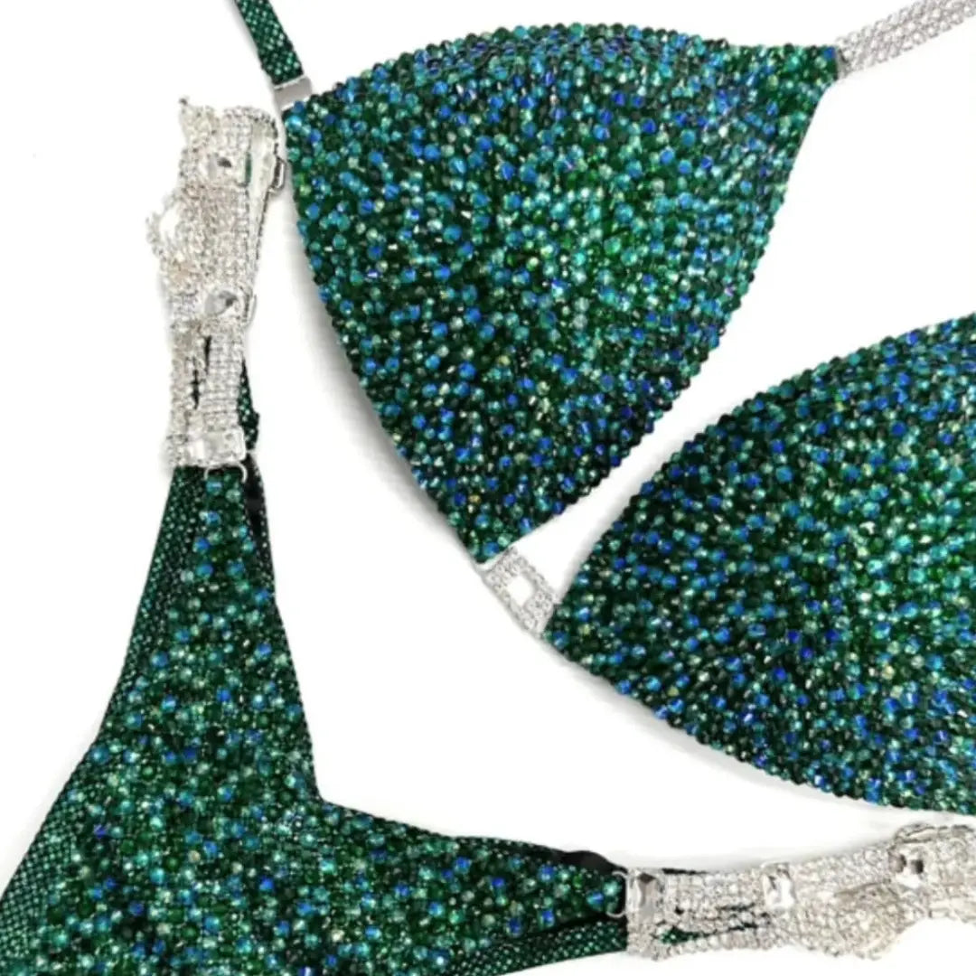 ステージで勝つために設計された 競技用ビキニ